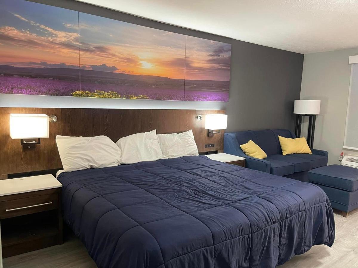 Luxor Inn & Suites, A Travelodge By Wyndham Elkins Zewnętrze zdjęcie