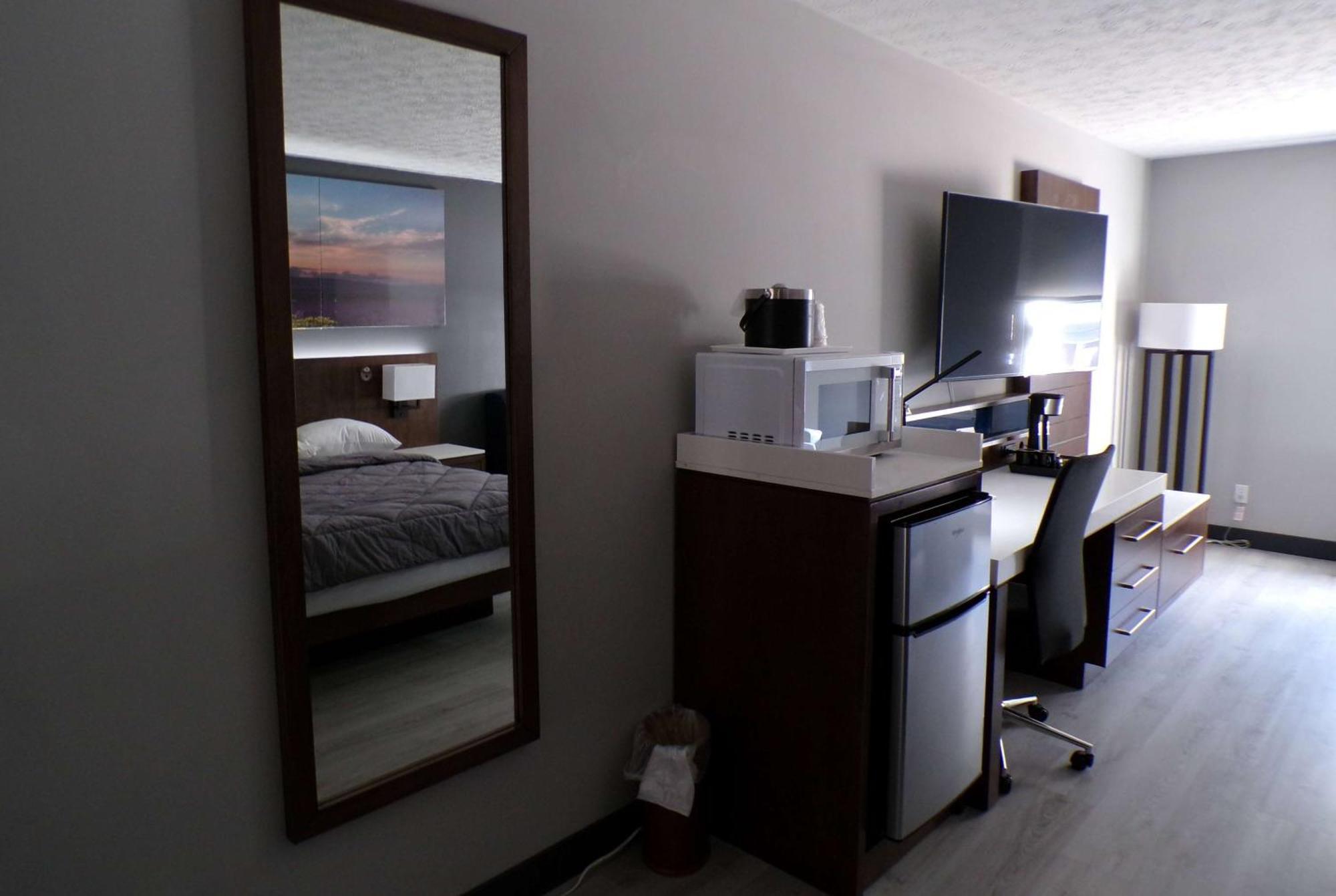 Luxor Inn & Suites, A Travelodge By Wyndham Elkins Zewnętrze zdjęcie
