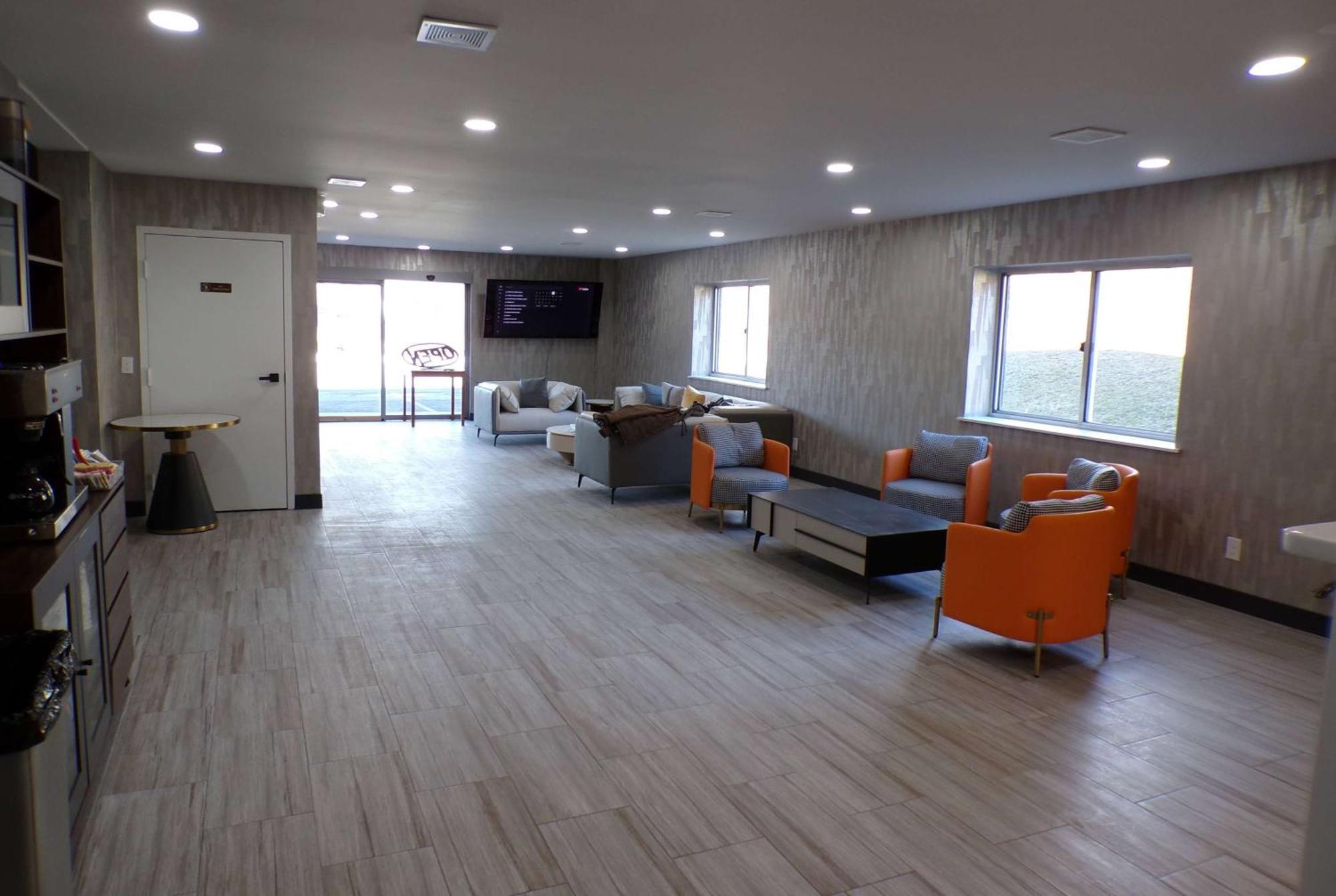Luxor Inn & Suites, A Travelodge By Wyndham Elkins Zewnętrze zdjęcie