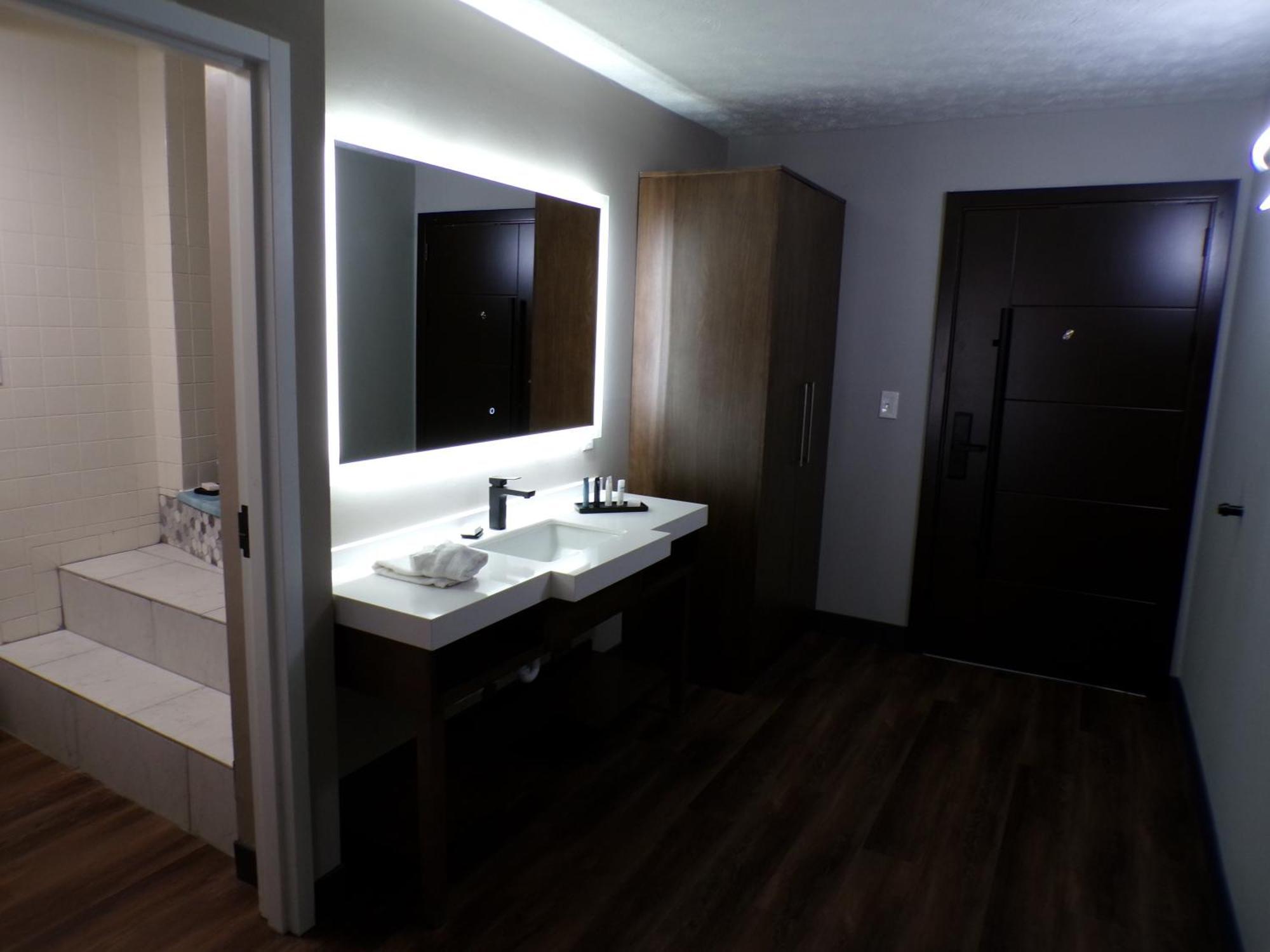 Luxor Inn & Suites, A Travelodge By Wyndham Elkins Zewnętrze zdjęcie