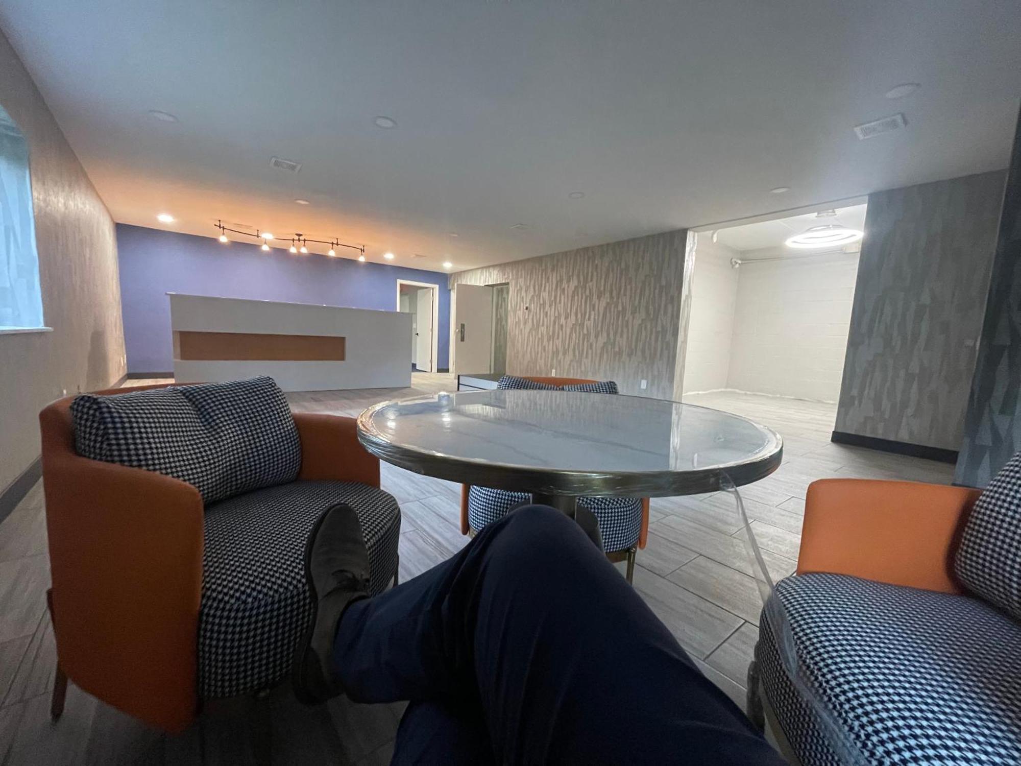 Luxor Inn & Suites, A Travelodge By Wyndham Elkins Zewnętrze zdjęcie